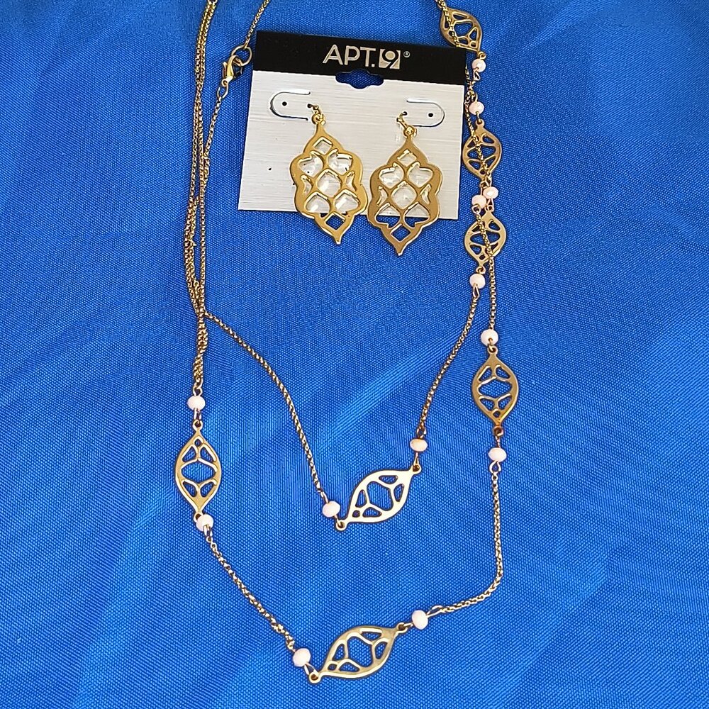 Quatrefoil Flower Geo  Shape Set Dangle Drop Hook Earrings Necklace Gold Tone